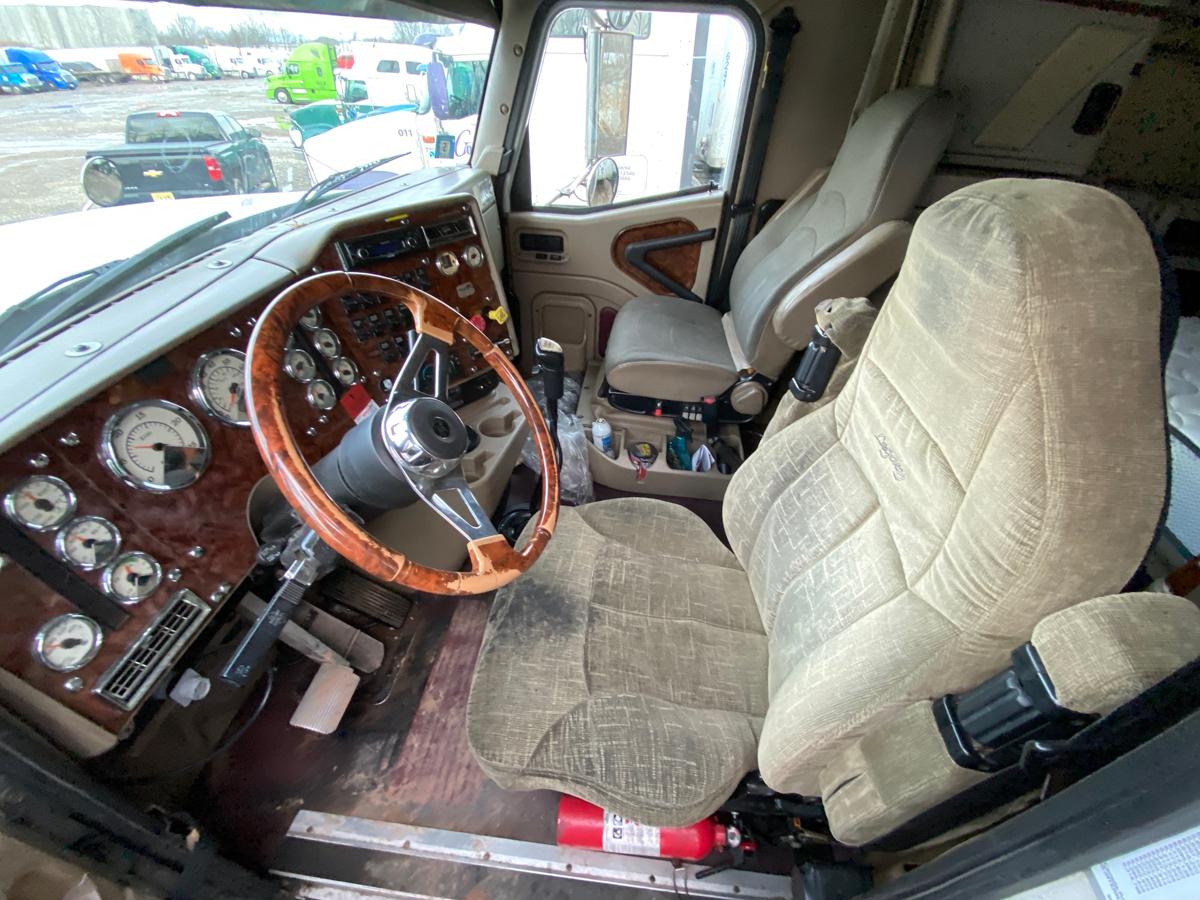 2007 International L9327 Sleeper Cab, Truck Tractor