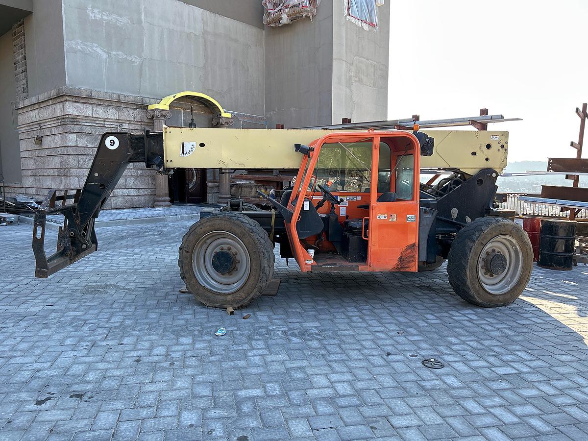 JLG Diesel Material Handler Model: G9-43A (non-operational)