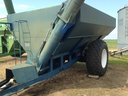 Kinze Grain Cart Corner Auger, Small 1000 PTO, Diamond Tread 24.5-32