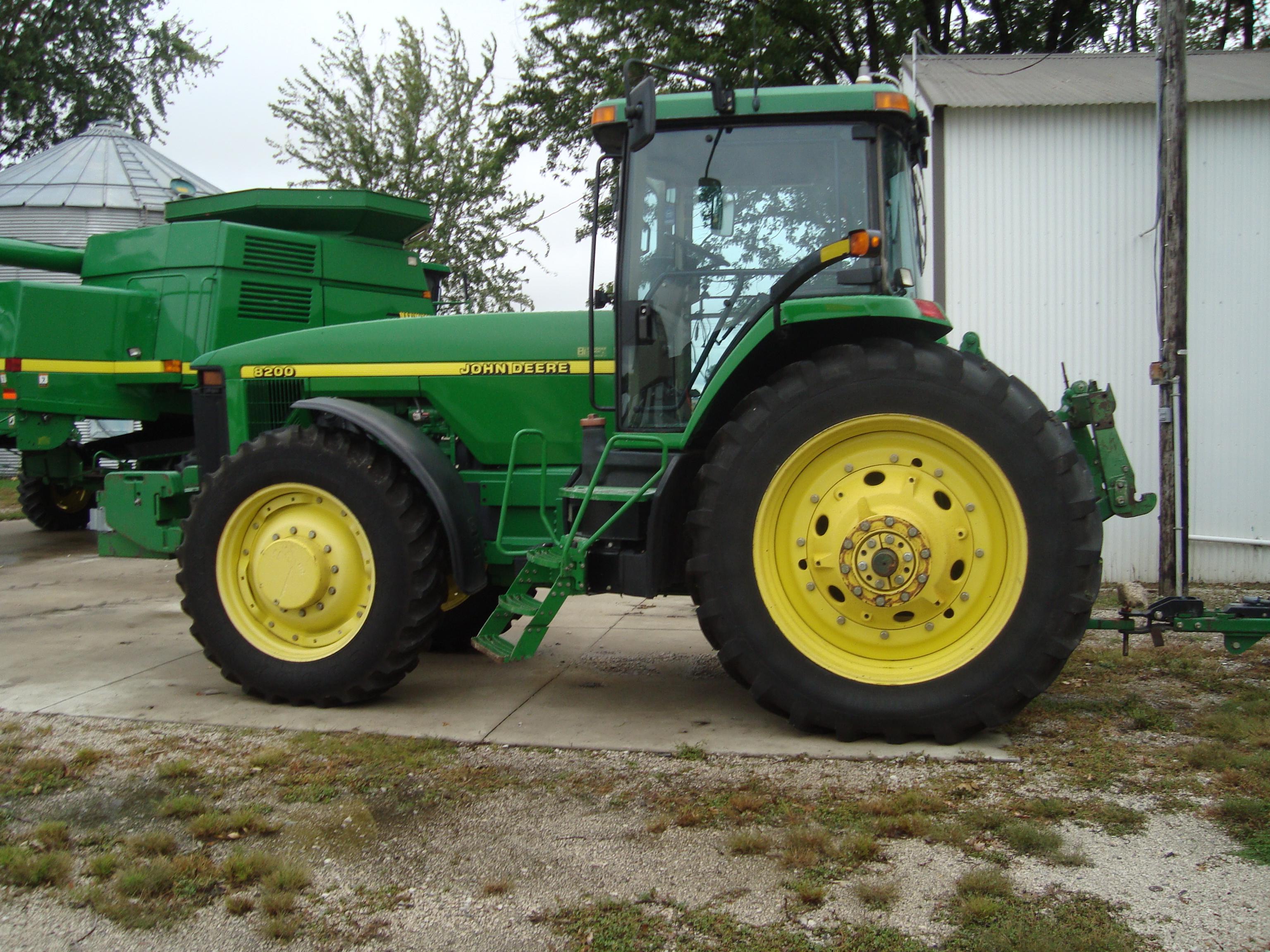 1997 8200 JD MFWD