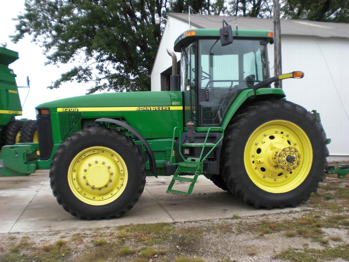 1997 8200 JD MFWD