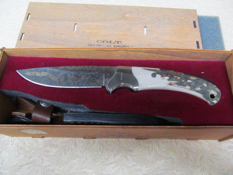 401 COLT SIGNATURE SERIES SINGLE BLADE POCKET KNIFE W/4" BLADE W/ SHEATH IN WOOD CRATE BOX