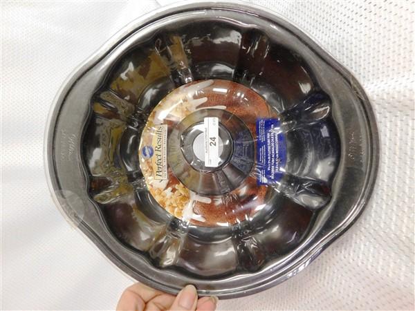 (NEW) WILTON 9.75" FLUTED TUBE PAN (BUNDT)