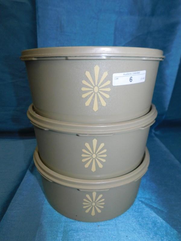 VINTAGE 3 PC   AVOCADO GREEN TUPPERWARE CANISTER SET  (Photo does not look the nice avocado green th