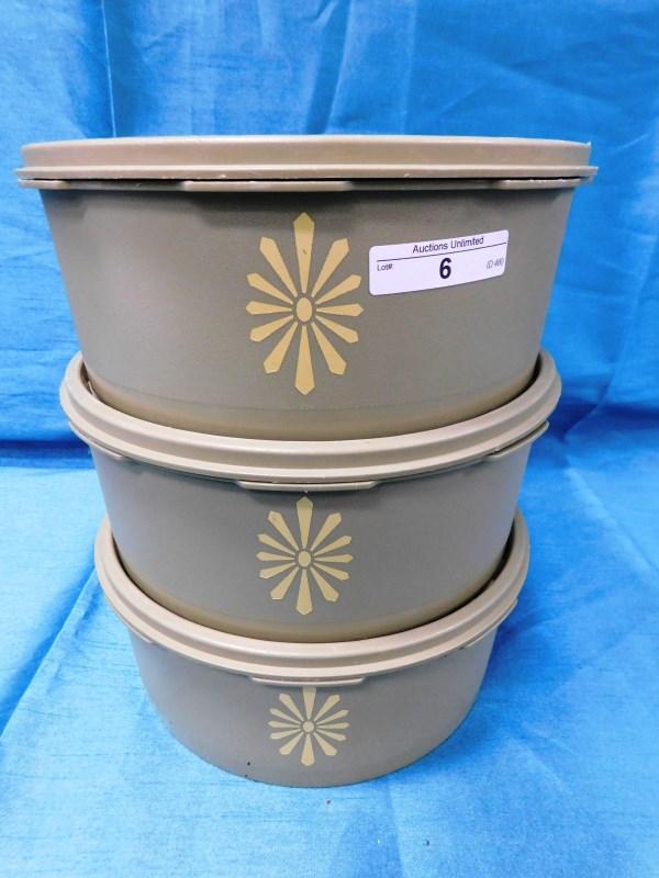 VINTAGE 3 PC   AVOCADO GREEN TUPPERWARE CANISTER SET  (Photo does not look the nice avocado green th