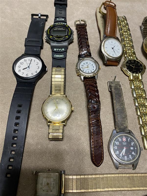 LOT OF WATCHES