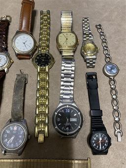 LOT OF WATCHES