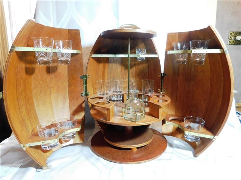 WOODEN BARREL BAR - INCLUDES ETCHED BAR WARE GLASS 21" TALL x 16" WIDE