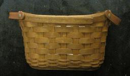 Longaberger 2004 Dresden basket with protector, in great shape, from smoke free home