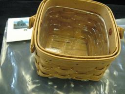 Longaberger 2004 Dresden basket with protector, in great shape, from smoke free home
