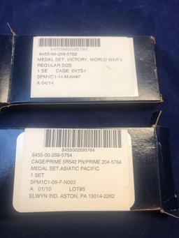 Two peas World War II medals sealed in original boxes