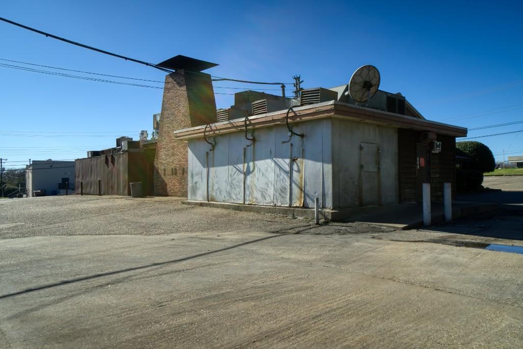 Former Home of Country's Bar-B-Q 130 North Memorial Drive Prattville, Alabama