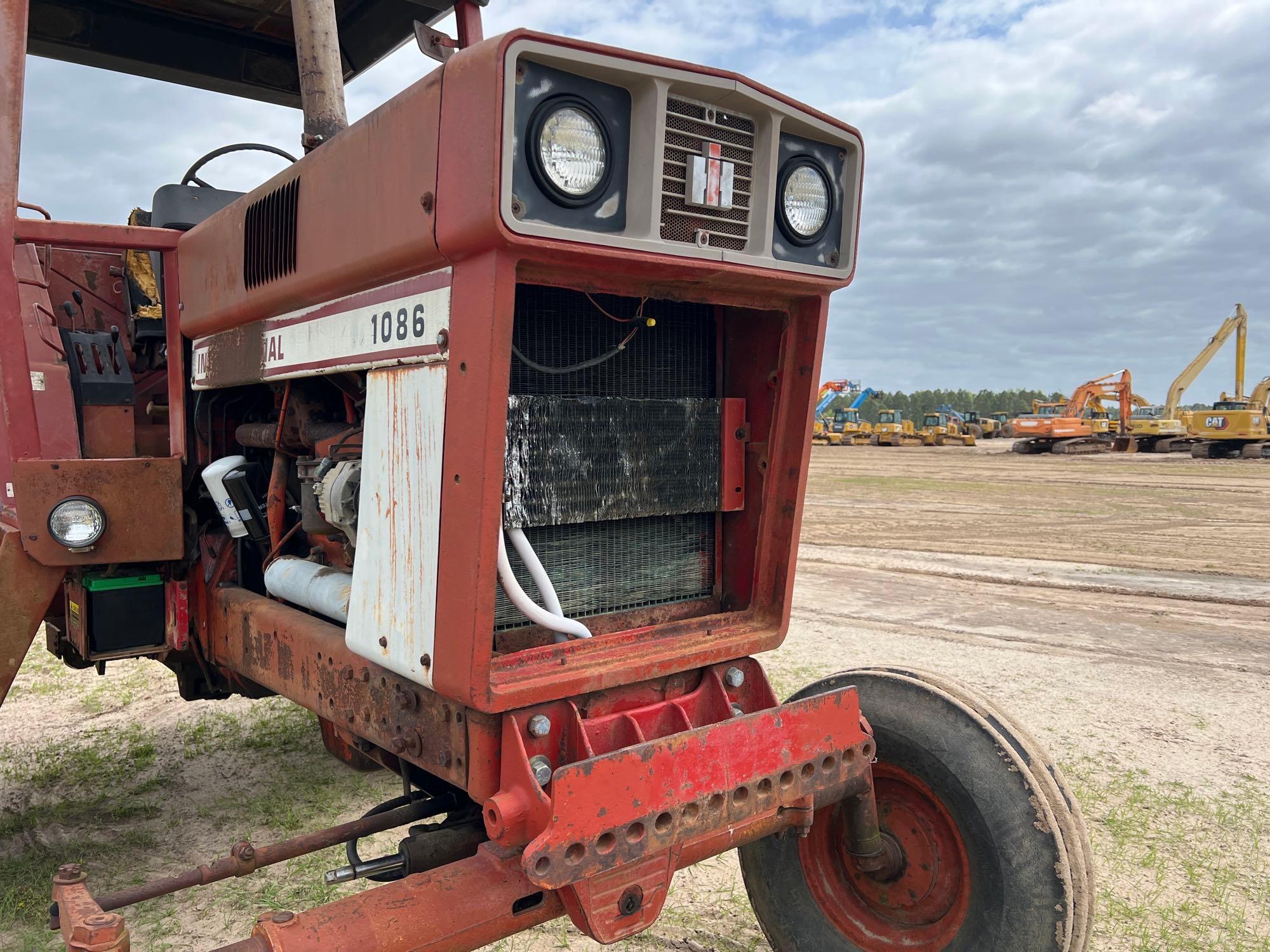 INTERNATIONAL 1086 TRACTOR