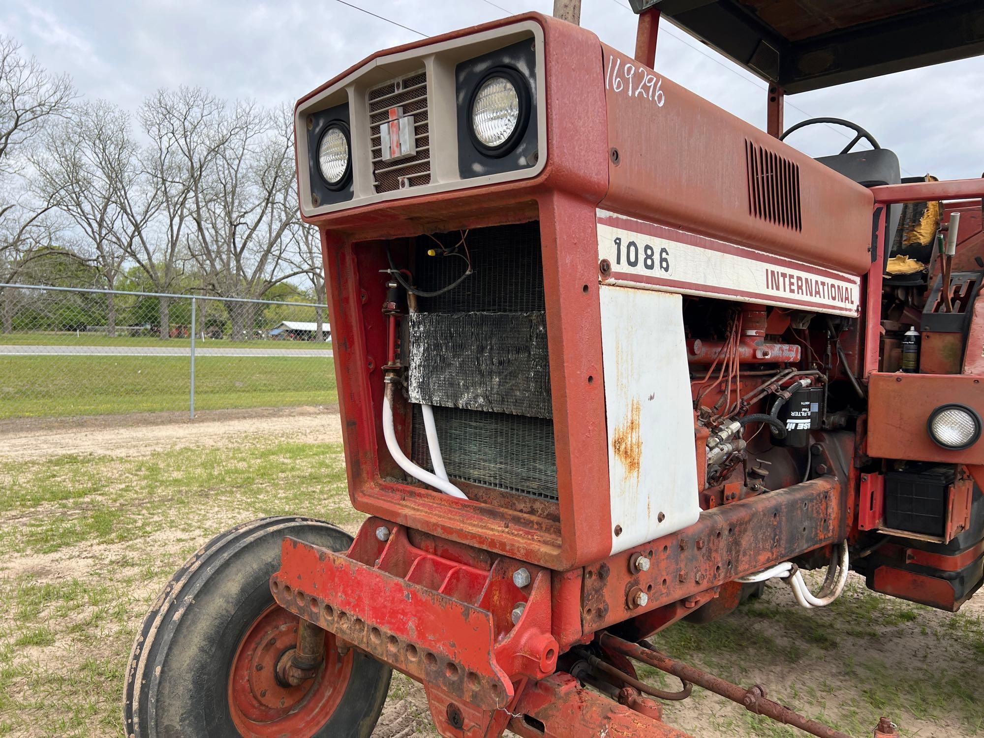 INTERNATIONAL 1086 TRACTOR