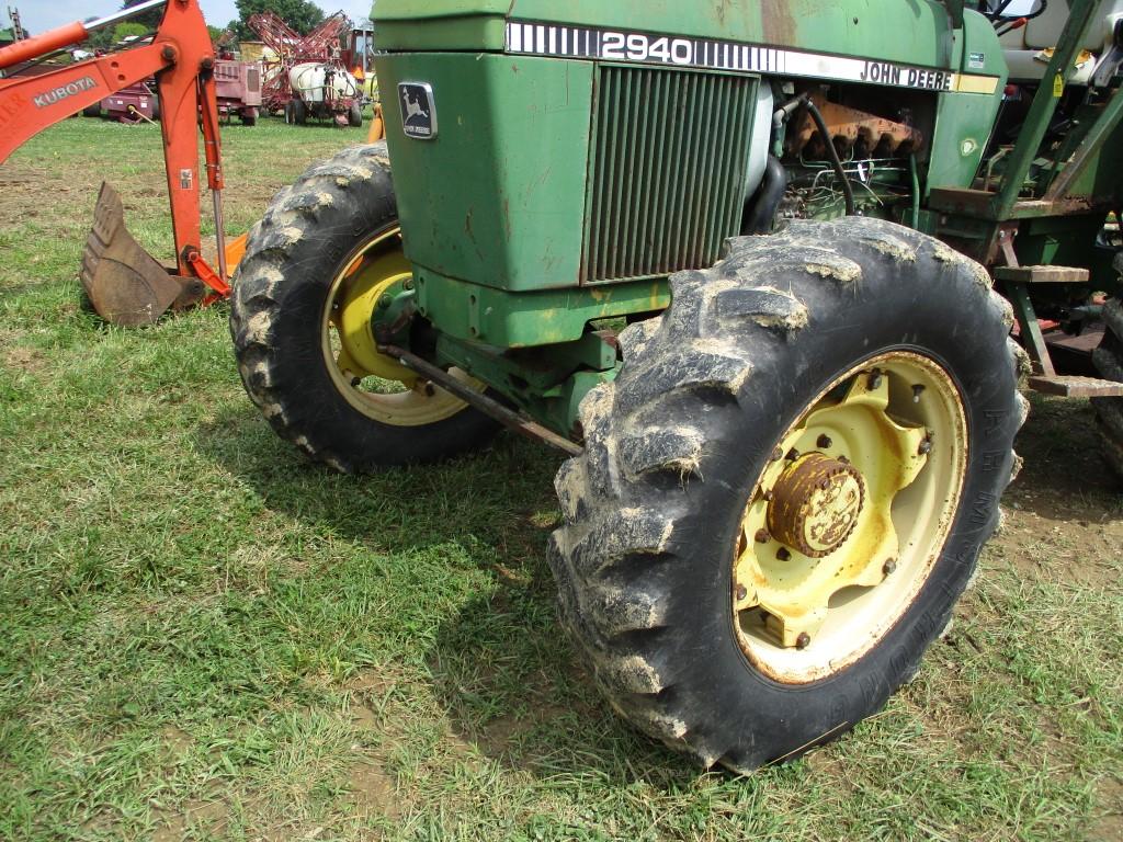 John Deere 2940 Tractor