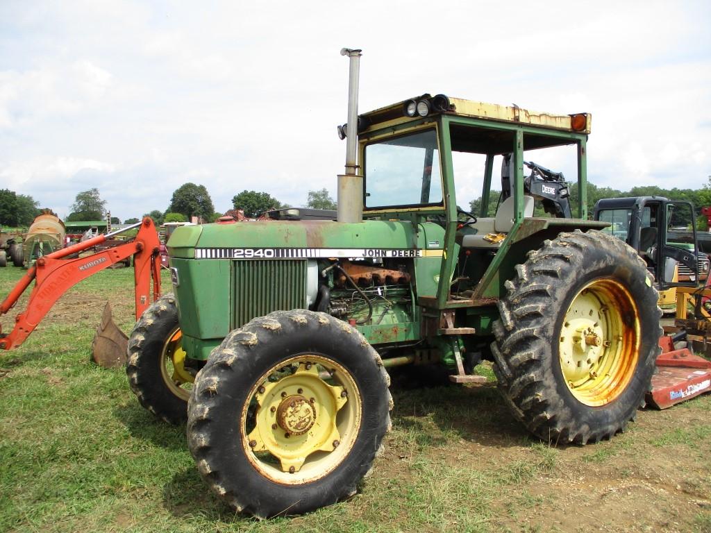 John Deere 2940 Tractor