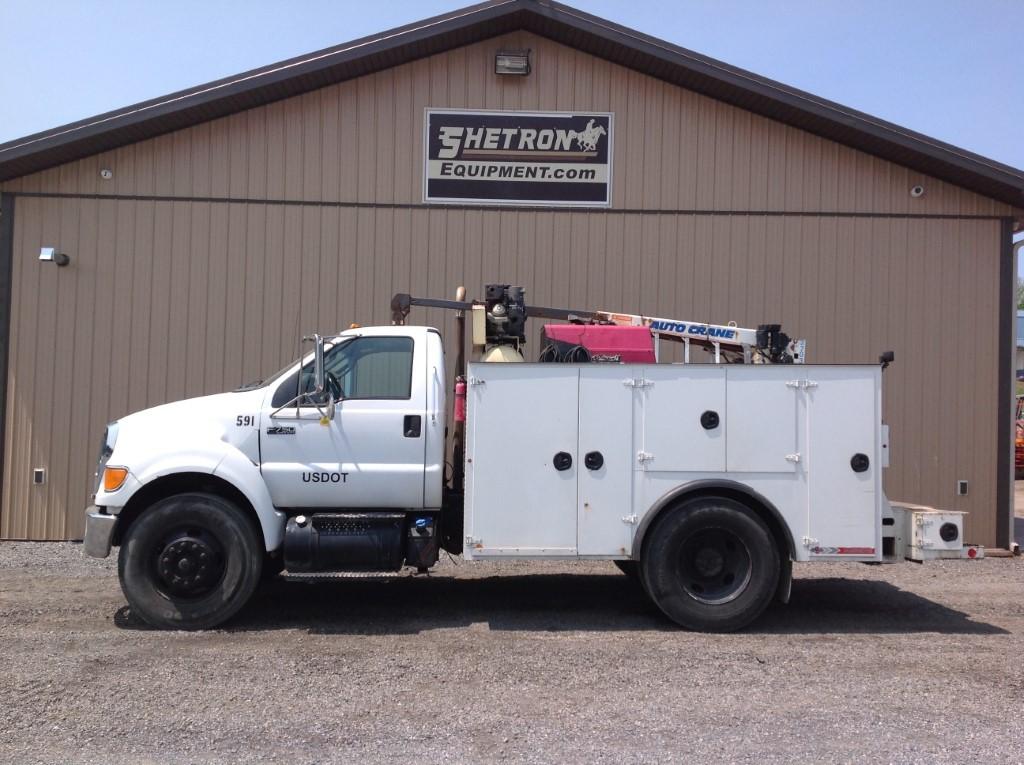 2011 Ford F750 Utility Bed Truck