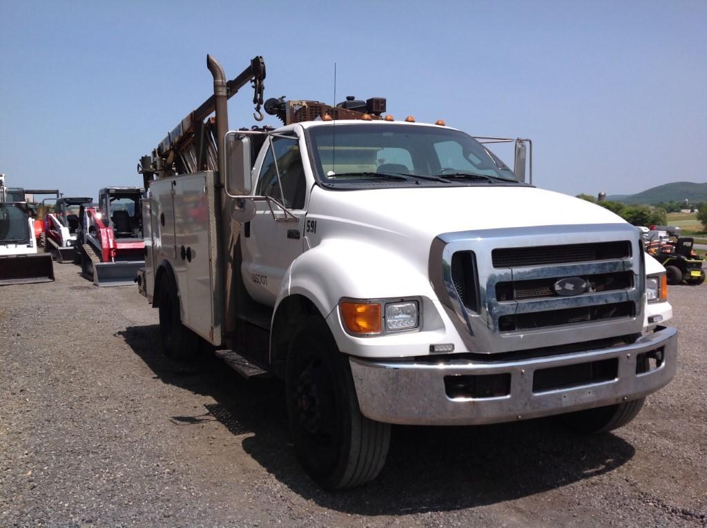 2011 Ford F750 Utility Bed Truck