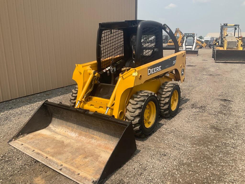 John Deere 317 Skid Steer