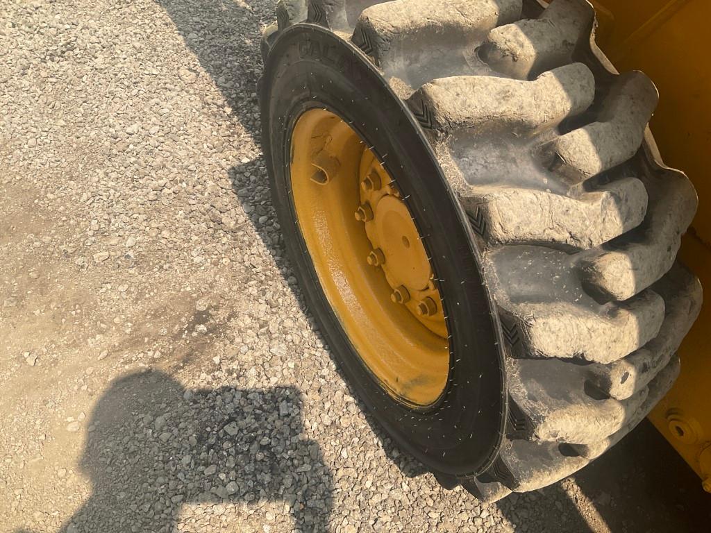 John Deere 317 Skid Steer