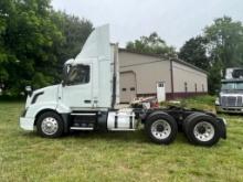 2015 Volvo Day Cab Tractor Truck