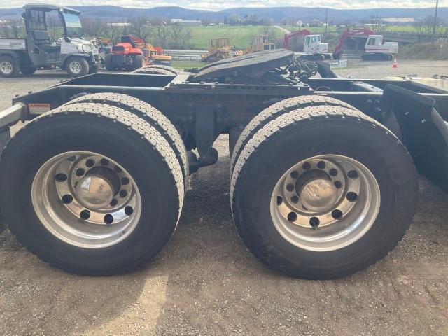 2017 Freightliner Cascadia 116 Day Cab Tractor Trk