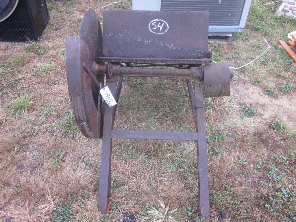 Antique Tractor Saw