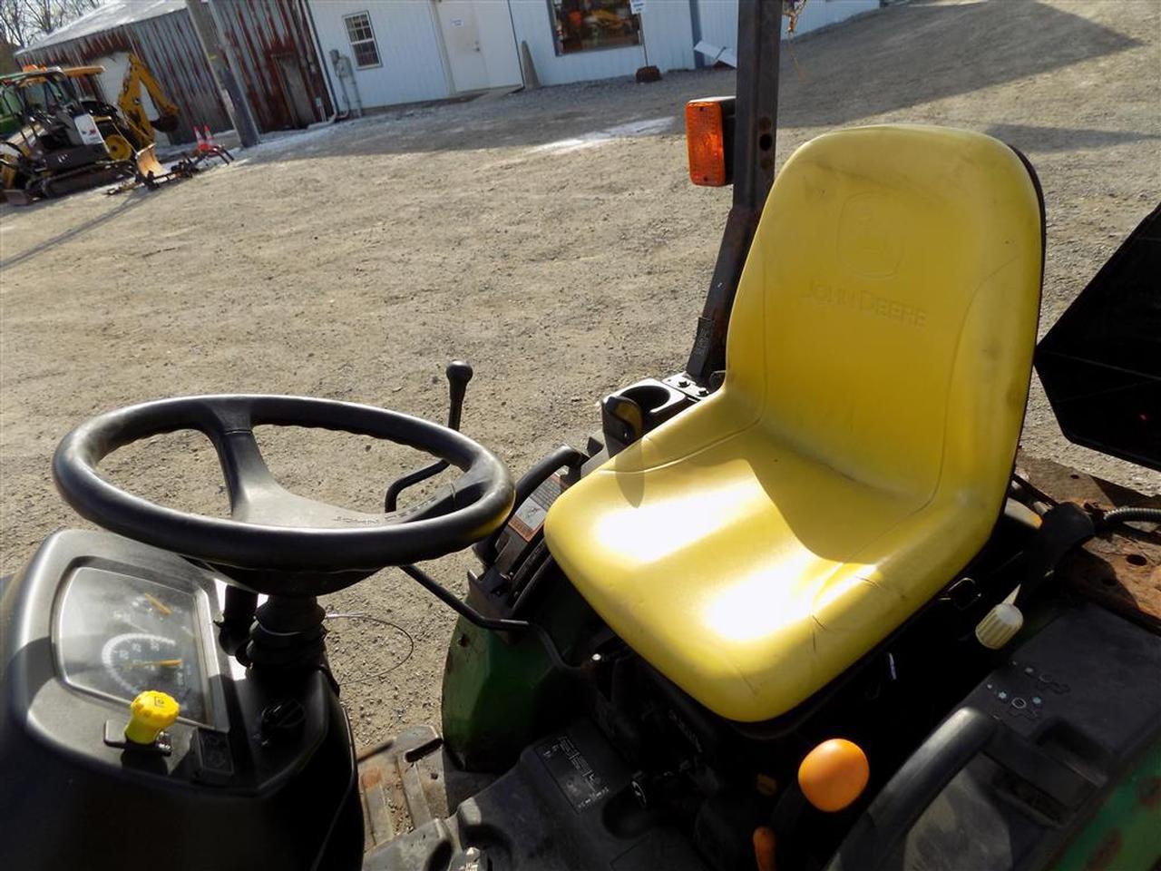 2010 John Deere 2320