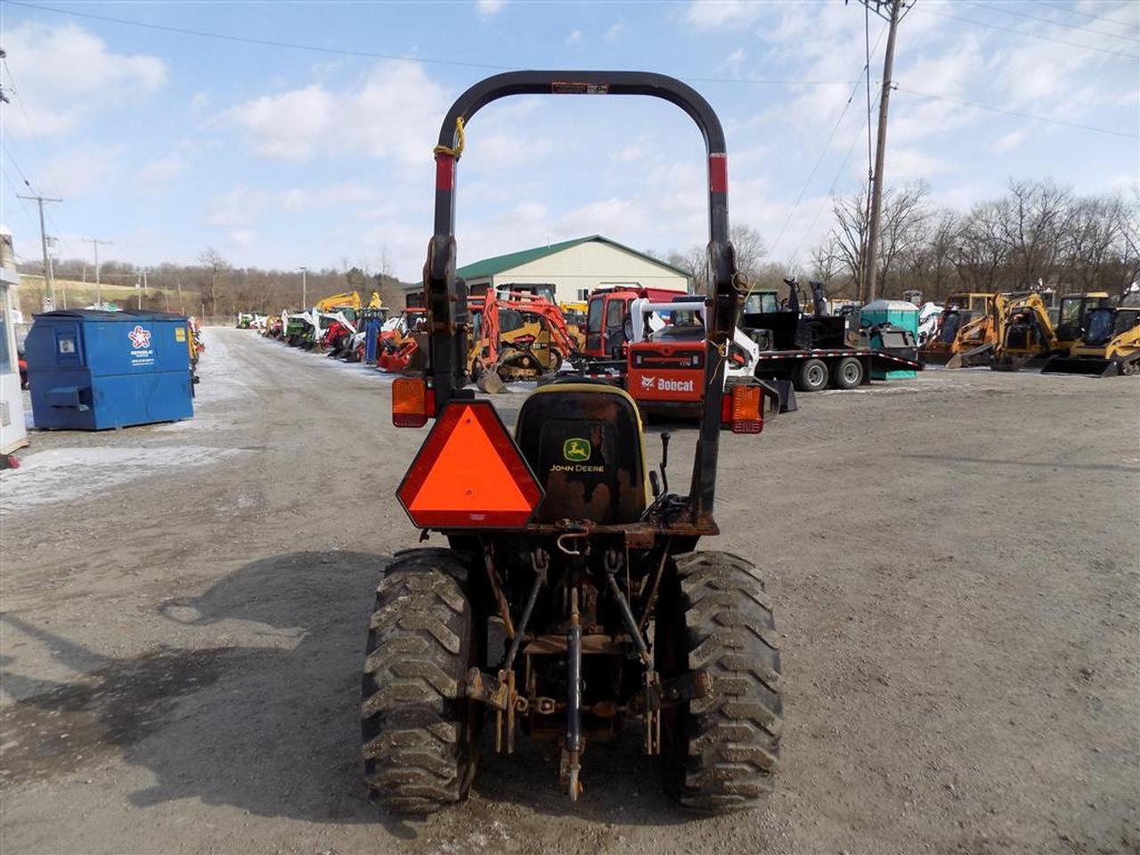 2010 John Deere 2320