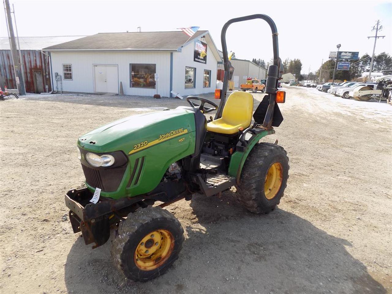 2010 John Deere 2320