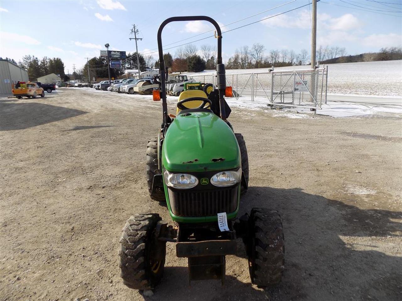 2010 John Deere 2320