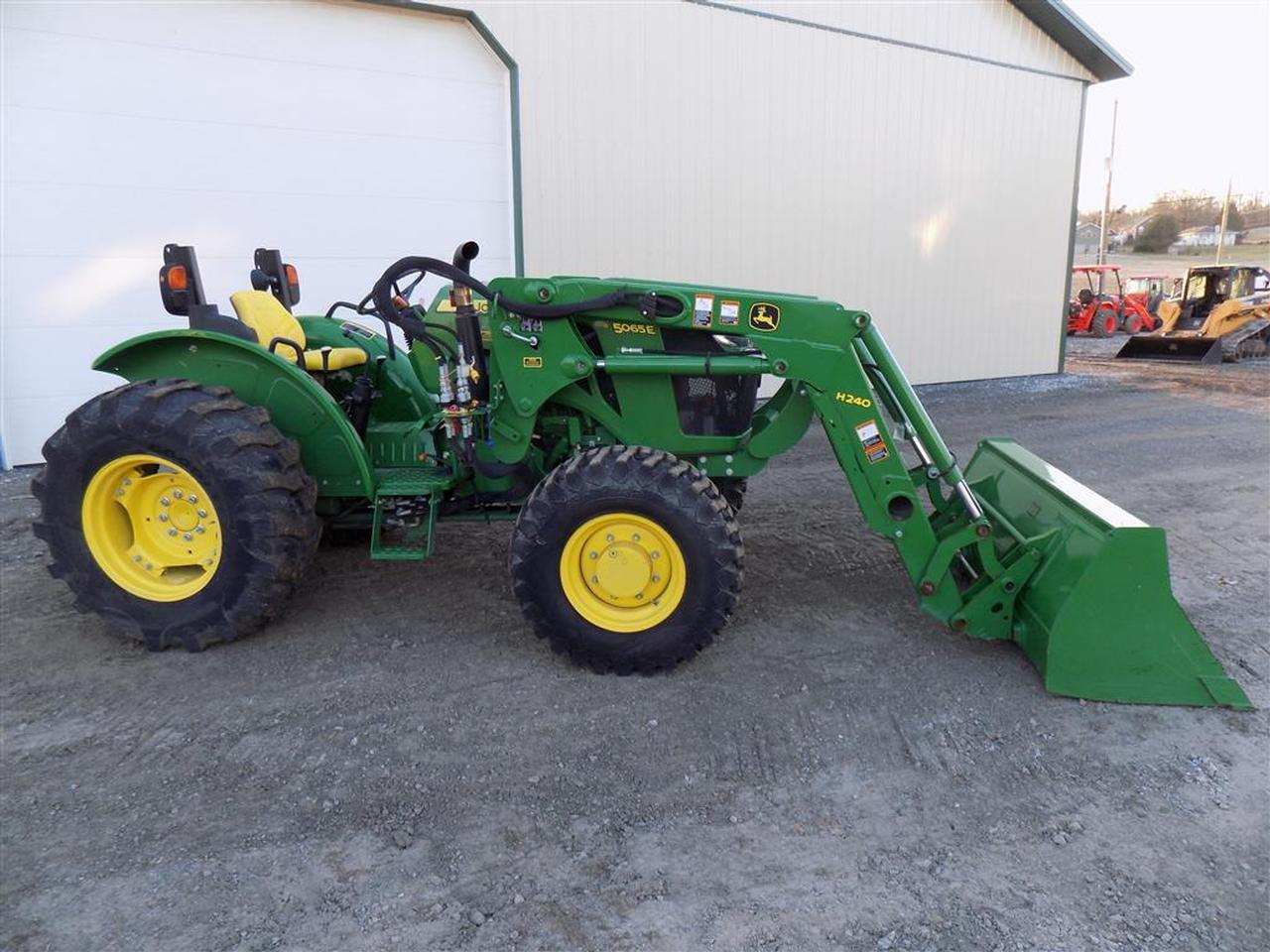 2015 John Deere 5065E