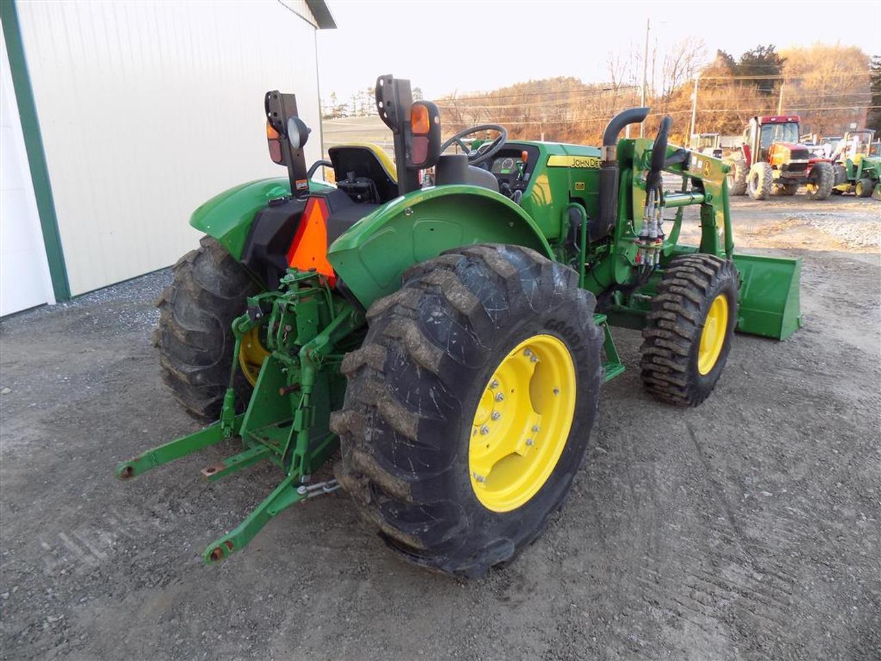 2015 John Deere 5065E