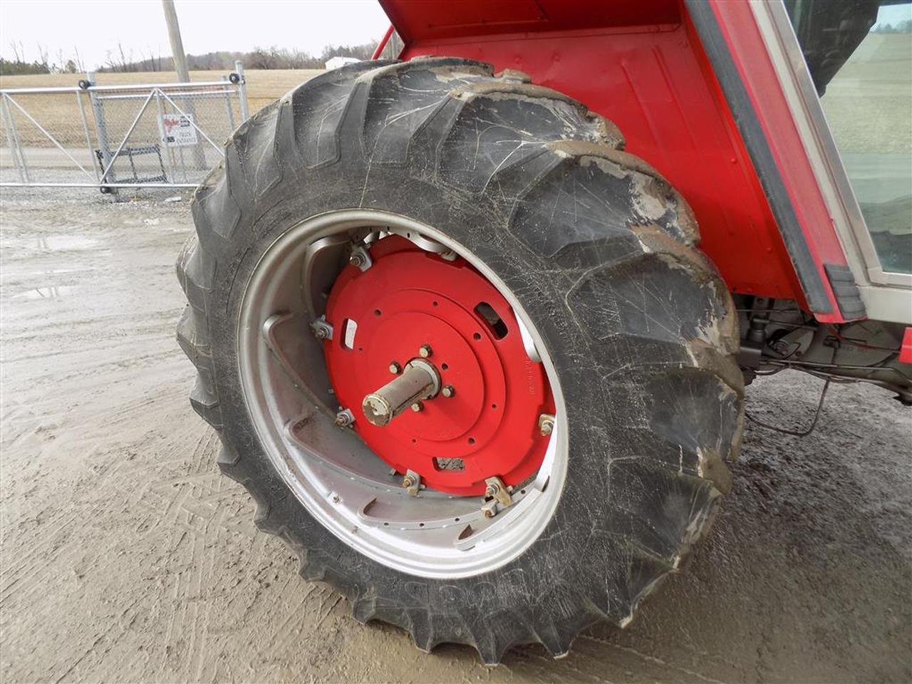 Massey Ferguson 2705