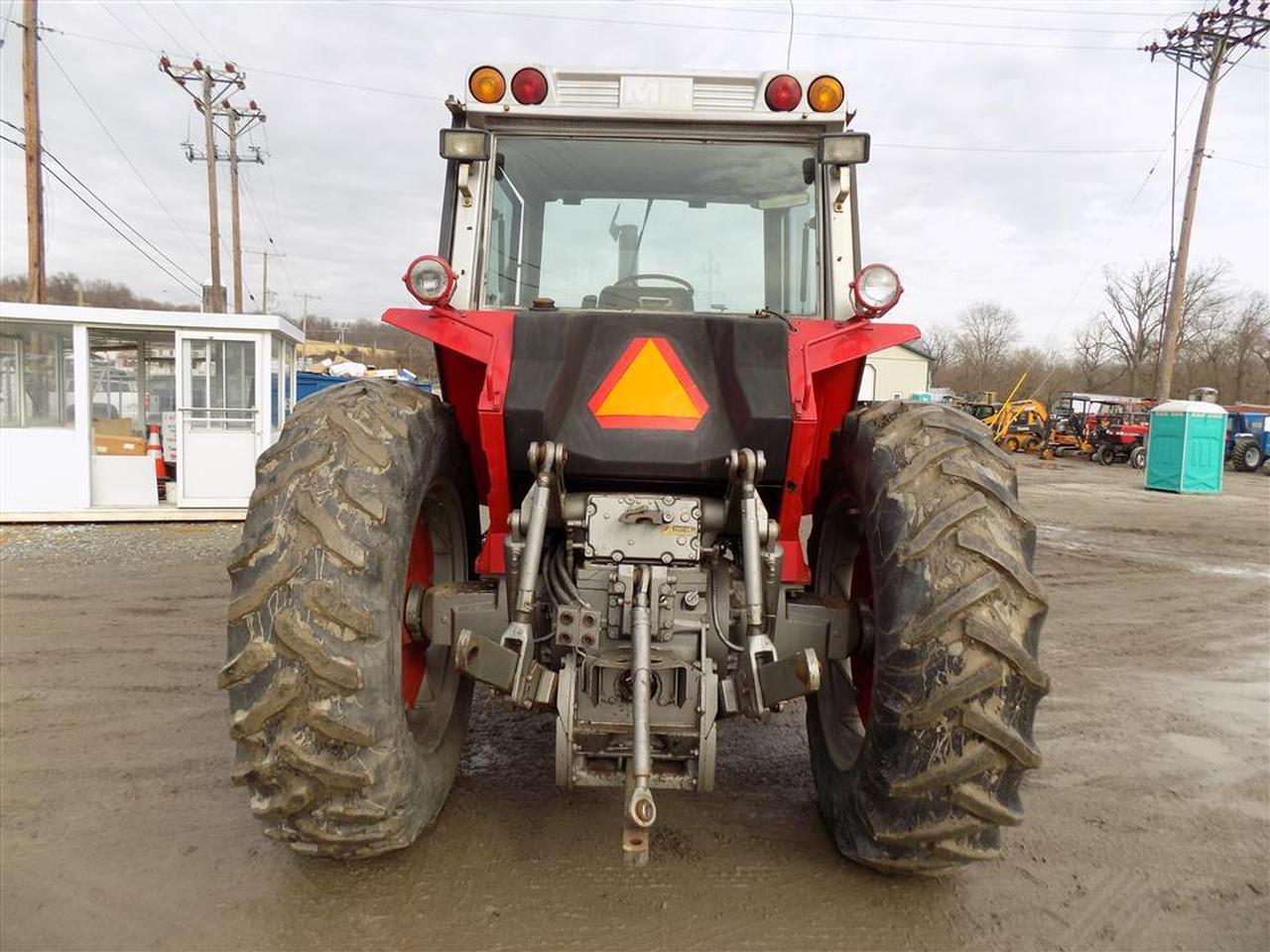 Massey Ferguson 2705