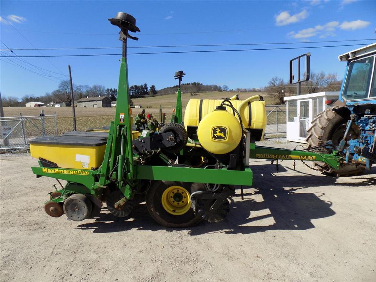 John Deere 1780  6/11 Planter