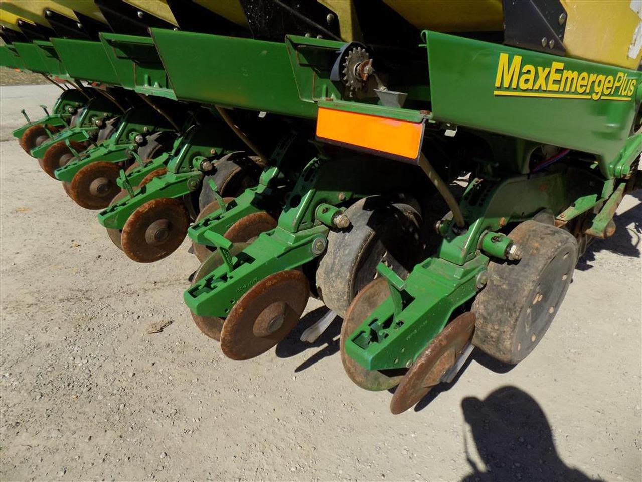 John Deere 1780  6/11 Planter