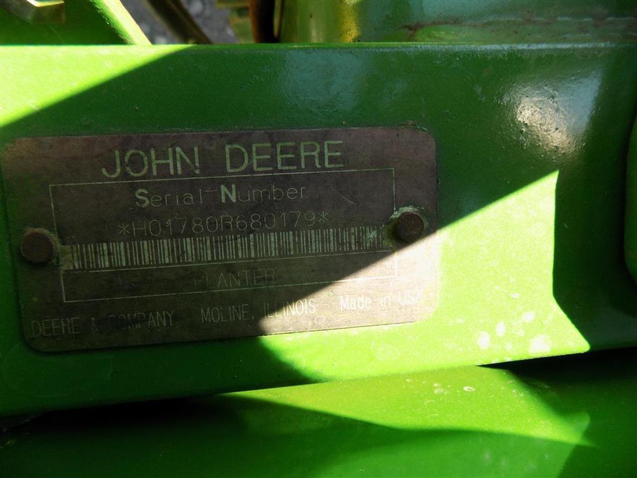 John Deere 1780  6/11 Planter