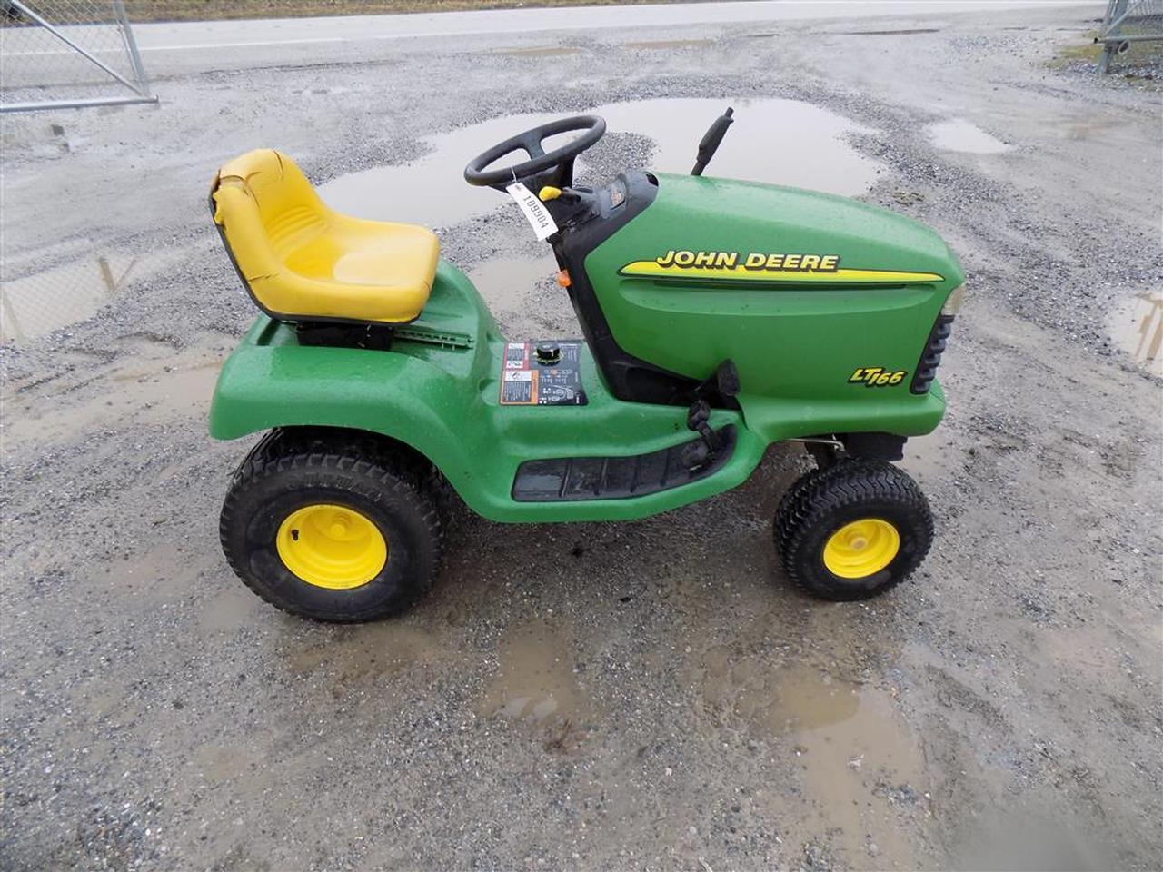 John Deere LT166 Riding Mower