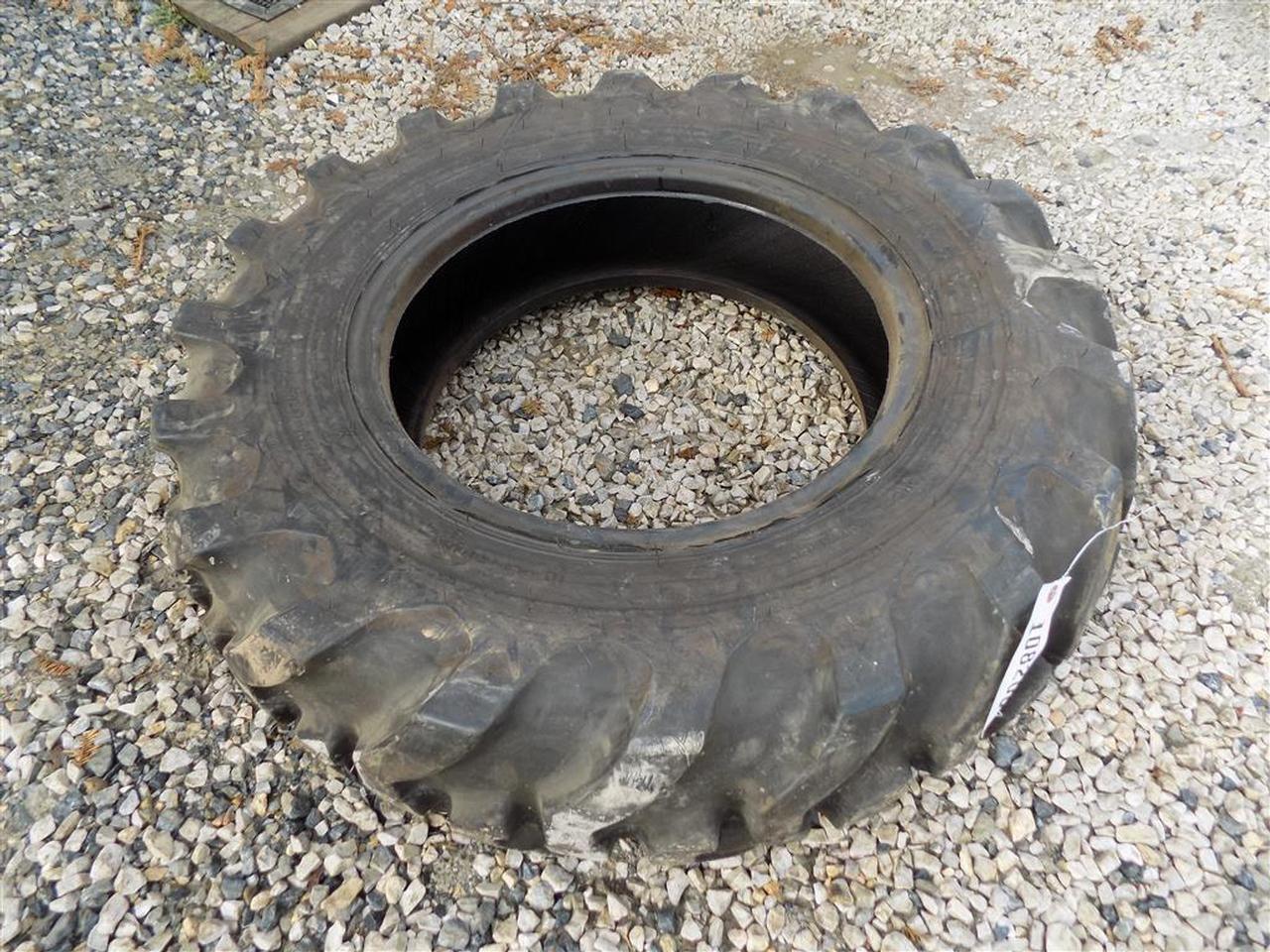 10/10.5-20 R4 Tire