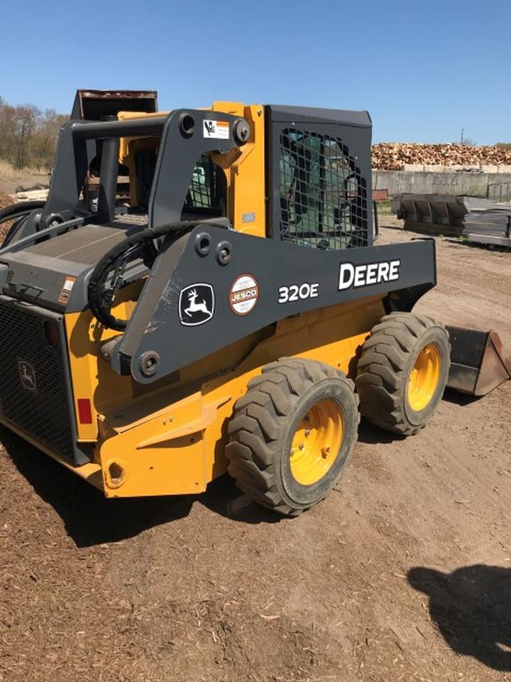 2015 John Deere 320E