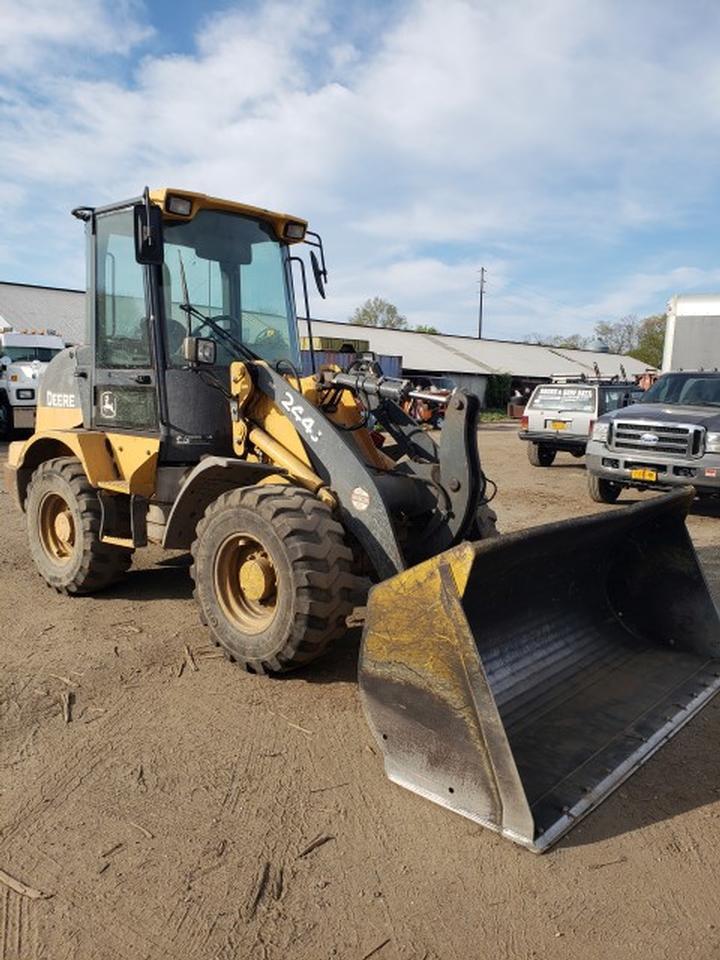 2010 John Deere 244J