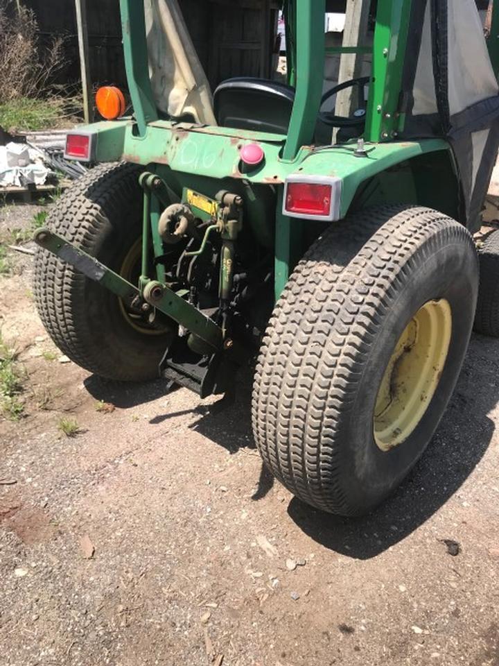 1990 John Deere 870