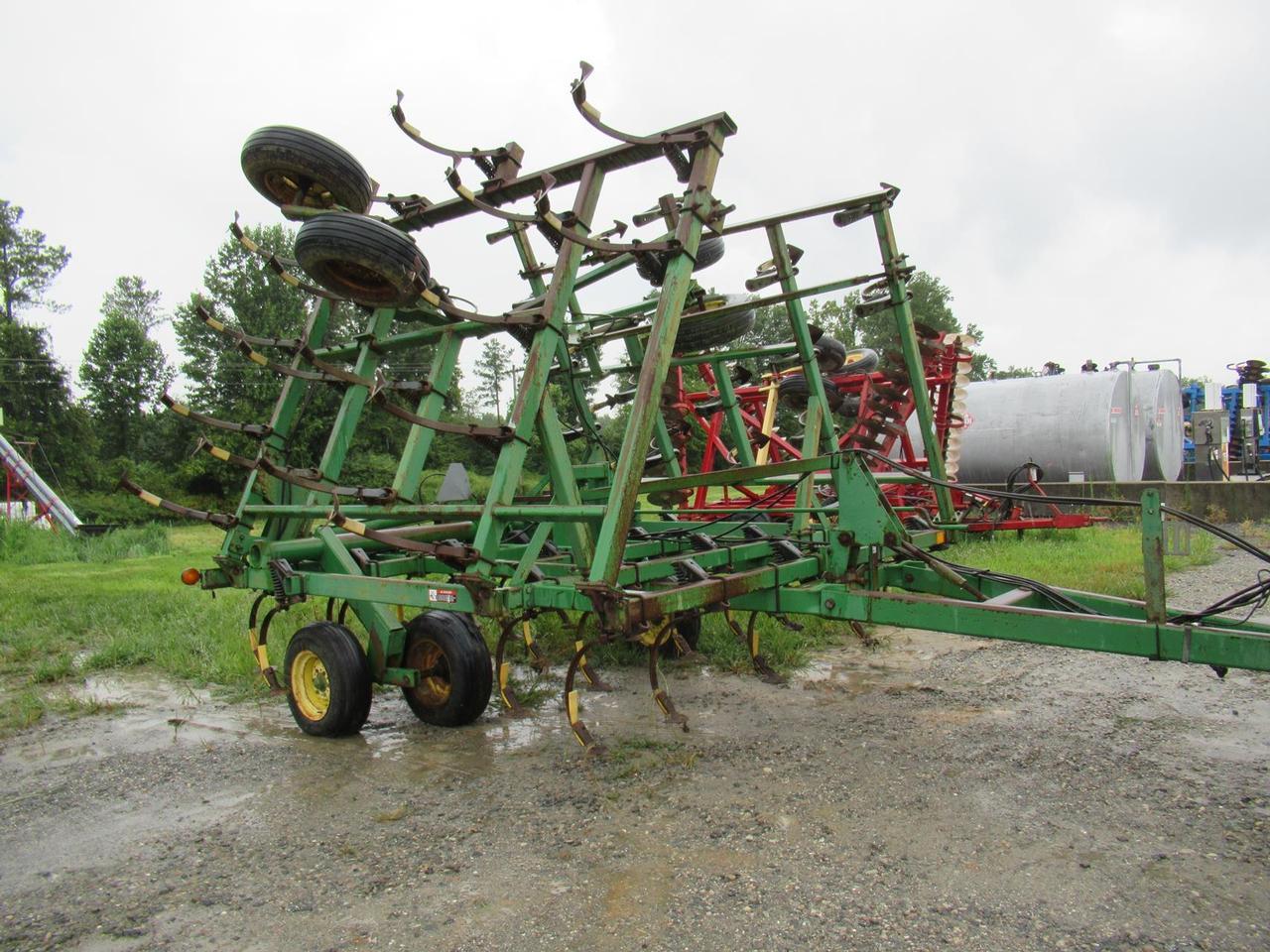 John Deere 980 Chisel Plow