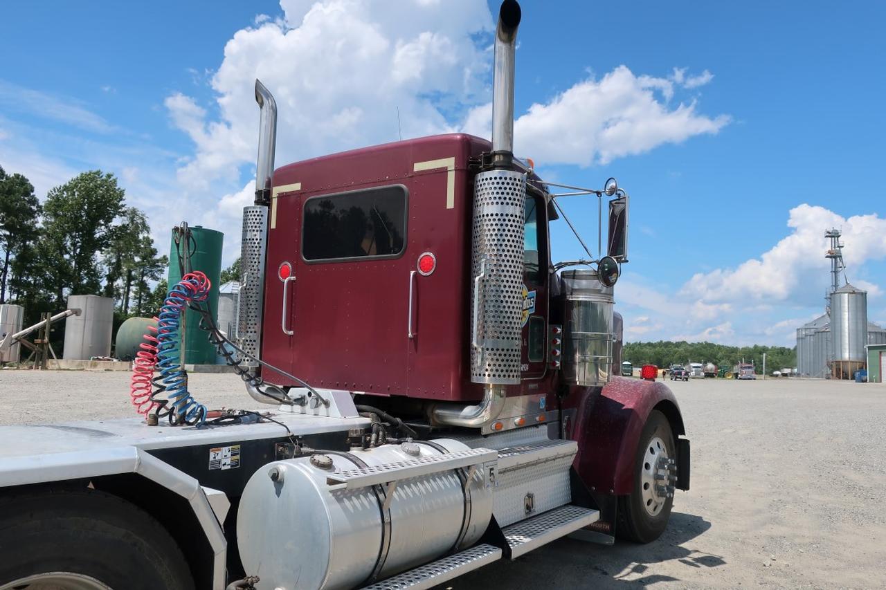 2005 Kenworth W900 T/A Daycab Road Tractor