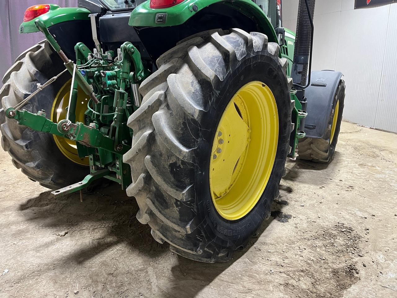 2015 John Deere 6125M Tractor