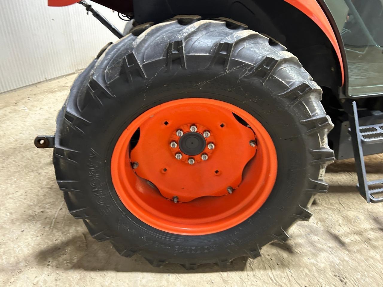 Kubota M6060 Tractor with loader