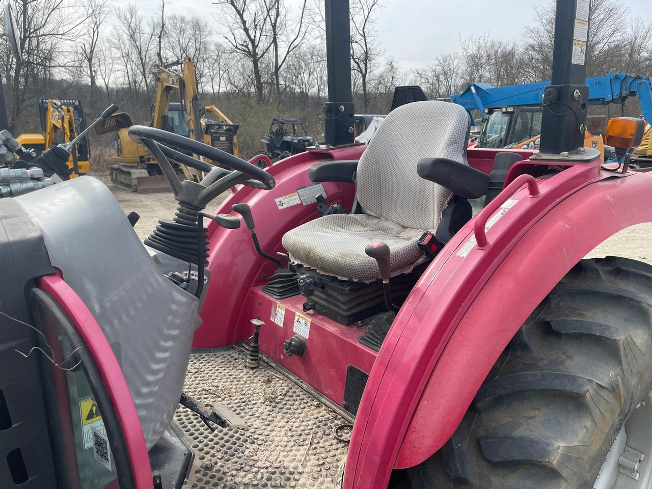 Mahindra 2555 Tractor with Loader