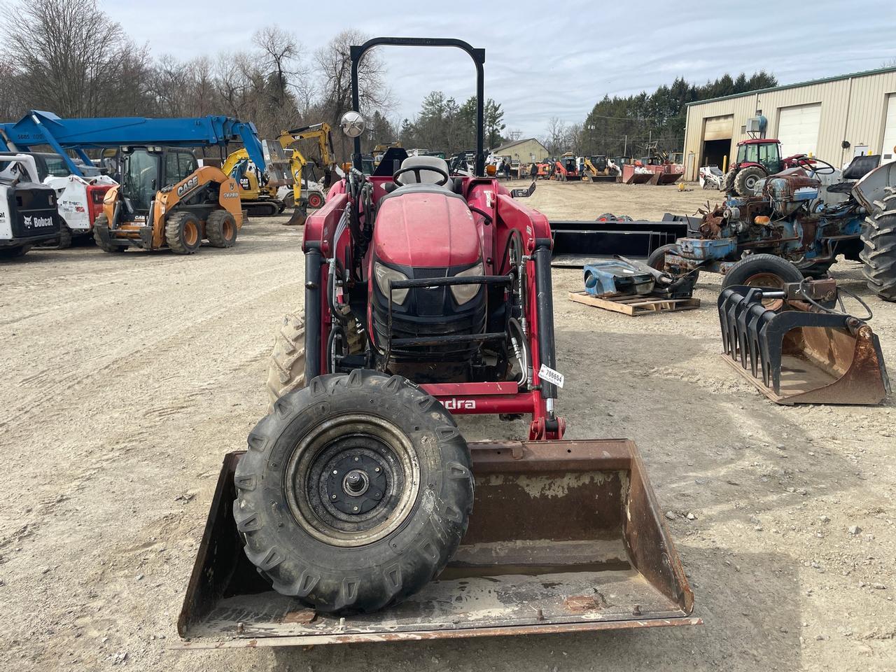 Mahindra 2555 Tractor with Loader