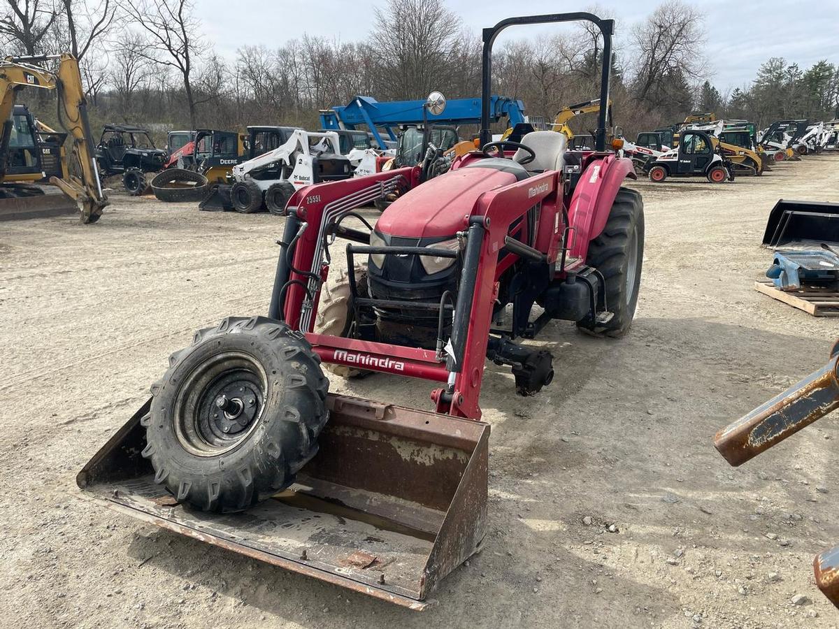 Mahindra 2555 Tractor with Loader